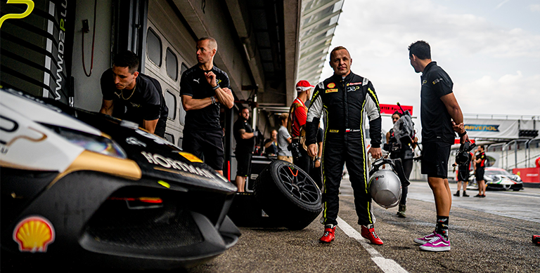 Roman Ziemian – dal palcoscenico musicale alle piste europee: una storia di successo e filantropia